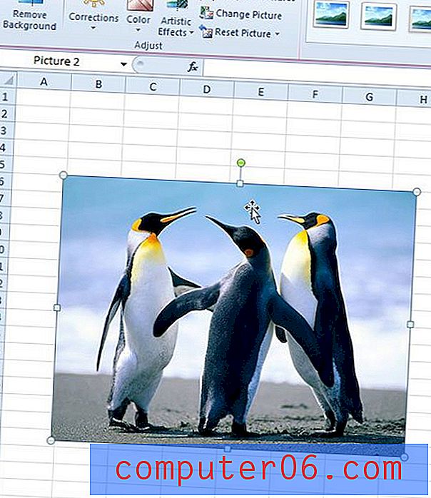 Slik roterer du et bilde i Excel 2010