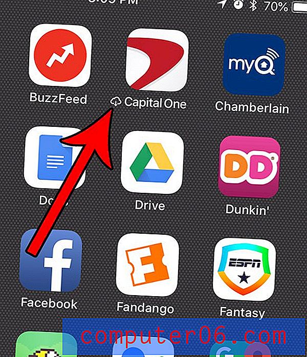 Perché c'è un'icona a forma di nuvola accanto ad alcune app sul mio iPhone?